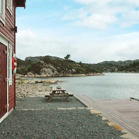Дом отдыха Four-bedroom Holiday In Urangsvag
