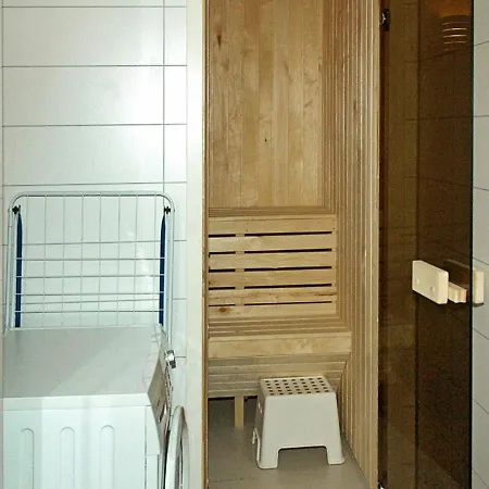 Four-bedroom Holiday In Urangsvag *