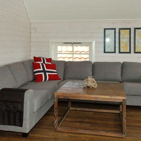 Four-bedroom Holiday In Urangsvag