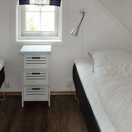 Дом отдыха Four-bedroom Holiday In Urangsvag
